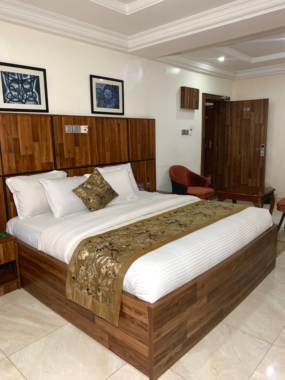 The Executive Deluxe Luxury Room - Image 2